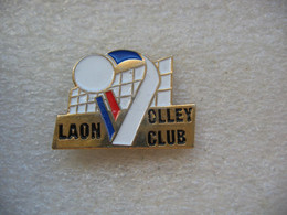 Pin's Du LAON Volley Club à Laon (Dépt 02) - Volleybal