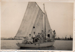 Photo Bateaux Avec Groupe De Jeunes  Au Maroc Format 6/9 - Barcos