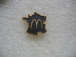 Pin's Emblème Mc Donald's Sur Une Carte De France - McDonald's