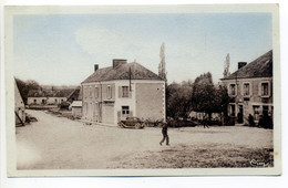 CPA 18 SOULANGIS (proche Les Aix D'Angillon) - Vue Du Bourg - Café, Voiture Années 1950 - Altri Comuni