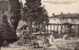 CHARLIEU      ( LOIRE )    INTERIEUR DE COUR DU CLOITRE DES CORDELIERS - Charlieu