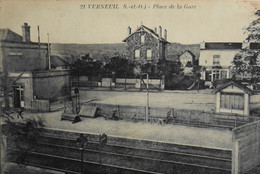 CPA. [78] Yvelines > VERNEUIL. Place De La Gare - Daté 1921 - BE - Verneuil Sur Seine