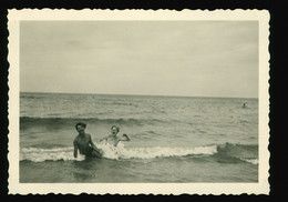 Orig. Foto Ostsee 1951,  Junge Kerle Im Wasser In Badehose, Jugend Youth, Party, Zeltlager, Nude Gay ? - Personas Anónimos