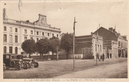 27 - LE NEUBOURG - La Poste Et L' Hôtel De Ville - Le Neubourg