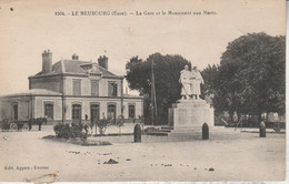 27 - LE NEUBOURG - La Gare Et Le Monument Aux Morts - Le Neubourg