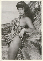 CARTE POSTALE 11CM/16CM  DE 1996 DE LA PHOTO DE BUNNY YEAGER DE 1955 BETTY PAGE EN MAILLOT DE BAIN PIN UP SEXY EROTIC - Pin-Ups