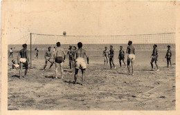 A La Mer - Jeu De Volleyball -  Sur La Plage      (122191) - Volleyball