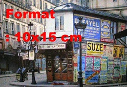 Reproduction D'une Photographie Très Ancienne Du Bas De La Rue De Lepic Avec Affiche Suze à Paris En 1903 - Reproductions