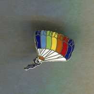 Pin's - Parachutiste Parachutisme - Parachutting