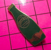 815A Pin's Pins / Beau Et Rare / THEME : BOISSONS / BOUTEILLE DE DE PERRIER A ETIQUETTE DOREE - Boissons