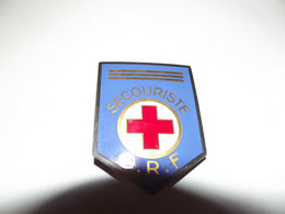 Grande Broche Secouriste C R F Croix Rouge Francaise (5,5 X 4 Cm) - Unclassified