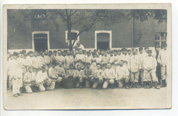 Carte Photo Militaria  - Groupe De Soldats En 1913 En Caserne - Carte Envoyée Du Creusot (Saone Et Loire) - Weltkrieg 1914-18