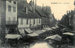 Louhans * Rue Et Vue Sur Le Marché * Foire - Louhans