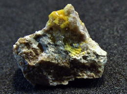 Kleinite On Matrix ( 1 X 1 X 1 Cm ) Cordero Mine - Mc Dermitt - Nevada - USA - Minéraux