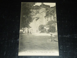 COTIGNAC - TOUR DE L'HORLOGE ET PLACE DE L'HOTEL DE VILLE - 83 VAR (BW) - Cotignac