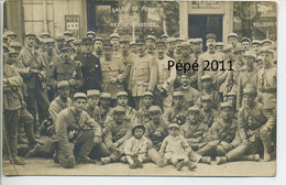 CARTE PHOTO  Militaria Guerre1914 94 JOINVILLE Groupe De Soldats Posant Devant Boutique Du Photographe Gorgeon Cf Texte - Weltkrieg 1914-18