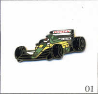 Pin's Formule 1 1992 - Team Lotus - Modèle 102D Avec Moteur Ford Cosworth HB VB N° 12 - Pilote Johnny Herbert. T834-01 - F1