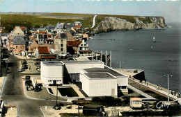 Arromanches * Vue Générale De La Ville * Musée Commémoratif De Débarquement - Arromanches