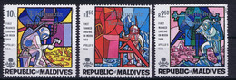 Maldives Space 1970 Apollo 11. Stylized Drawings Of Mission Overprinted Philympia In Silver. - Maldives (1965-...)