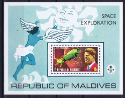 Maldives Space 1973 Skylab And Kennedy. Souvenir Sheet - Maldives (1965-...)