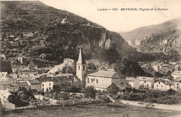 Meyrueis * Vue Sur L'église De La Commune Et Le Rocher - Meyrueis