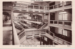 La Foire De Lyon Intérieur Du Grand Palais - Kermissen