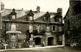 Lesneven * Façade Devanture Hôtel De France - Lesneven