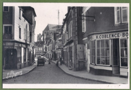 CPSM - YONNE - SAINT-FLORENTIN - RUE DILO - Animation, Commerces, Automobile - édition E. Mignon / 4857 - Saint Florentin