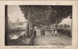 CPA LA CHAPELLE-la-REINE Entrée Du Pays Route D'Amponville (19630) - La Chapelle La Reine