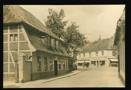 Orig. Foto Um 1940, Ortspartie Straße In Oldesloe, Gaststätte Deutsches Eck ? Geschäfte, Pferdekutsche, Menschen - Bad Oldesloe