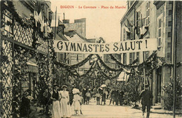 Digoin * Le Concours * La Place Du Marché * Gymnastes Salut ! * Fête Locale * Villageois Dans Une Rue - Digoin