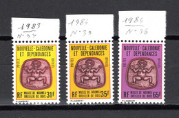 NOUVELLE CALEDONIE  SERVICE N° 34 à 36   NEUFS SANS CHARNIERE COTE  5.50€  MUSEE OREILLER DE BOIS - Oficiales