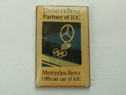 Pin's MERCEDES - DAIMLER BENZ - Mercedes
