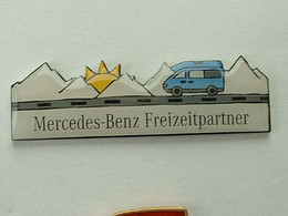 Pin's MERCEDES BENZ - Mercedes