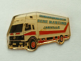 Pin's  CAMION MERCEDES - DEMENAGEMENTS RENE MARTINS JARVILLE - Mercedes