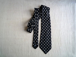 Cravate Soie Bertrand D'Arley Pois Blanc Sur Noir. - Cravatte