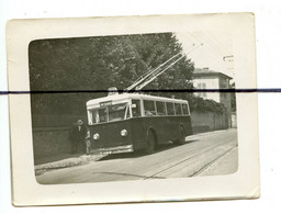 PHOTOGRAPHIE. Trolleybus De Lyon . Trolleybus Numéro 29 , Pont Tilsitt , Car, Transport En Commun . T C L . Année  1935 - Lugares