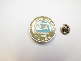 Beau Pin's , Natation , Club Des Vikings De Rouen , Grand Modèle : 28 Mm De Diamètre - Schwimmen