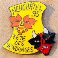 FÊTE DES VENDANGES - NEUCHÂTEL 95 - 1995 - DIABLE - DEVIL - FUILLES DE VIGNES - SUISSE - SCHWEIZ - SVIZZERA  -     (28) - Bevande