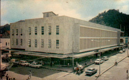 SAINTE- LUCIE   ( ANTILLES )   THE ATTRACTIVE MODERN SHOPS OF WELL-PLANNED CASTRIES ( PRISUNIC DE STE-LUCIE ) - St. Lucia