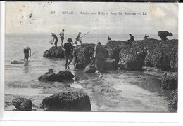 CPA  ROYAN  17  :   Pêche Aux Huitres Dans Les Rochers -  Carte Voyagée - 1927 - Royan