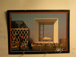 La Defense - La Grande Arche - La Defense