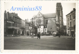 Campagne De France 1940 - Moulins, Allier - Place Achille-Roche, église Du Sacré-Coeur - Wehrmacht Im Vormarsch - Guerra, Militares