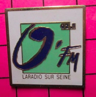 815B Pin's Pins / Beau Et Rare / THEME : MEDIAS / RADIO O'FM LA RADIO SUR SEINE - Médias