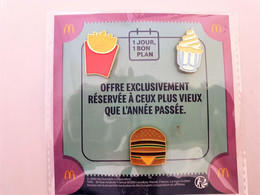 3 PINS RARE MC DONALD MAC DO  Offre Exclusivement Réservé à Ceux Plus Vieux Que L'année Passée / 33NAT - McDonald's
