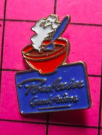 815c Pin's Pins / Beau Et Rare / THEME : BOISSONS / CHOCOLAT CHAUD POULAIN GRAND ARÔME BOL CUILLER - Boissons