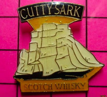 815c Pin's Pins / Beau Et Rare / THEME : BOISSONS / SCOTCH WHISKY CUTTY SARK VOILIER - Boissons