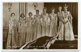 H. M. THE QUEEN WITH HER MAIDS OF HONOUR / FLIGHTS - DUNDEE, 1953 - Royal Families