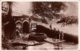 (1 B 33)  UK  - Very Old Postcard - B/w - (posted 1935) Upwey  Wishing Well - Weymouth - Weymouth