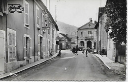 CPSM - Dentéele (39) - BEAUFORT - Rue De La Mairie (Animation Hotel National  Casino  Pub Pernelle)  Photo Veritable - Beaufort